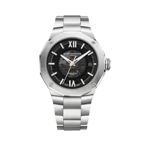 Reloj Baume & Mercier Riviera Baumatic con esfera de zafiro ahumado esqueleto, caja de acero de doce lados y brazalete integrado.