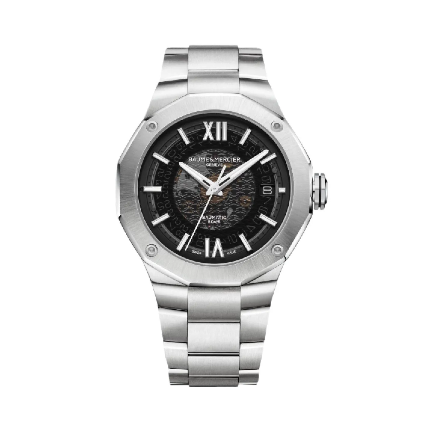 Reloj Baume & Mercier Riviera Baumatic con esfera de zafiro ahumado esqueleto, caja de acero de doce lados y brazalete integrado.