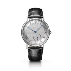 Reloj clásico Breguet Classique 7147 con esfera de oro plateado con decoración guilloché hecha a mano y agujas de acero azulado.