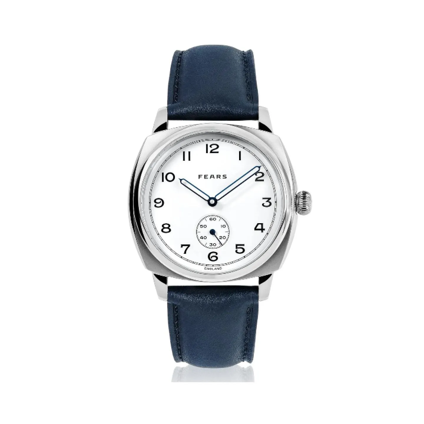 Reloj Fears Brunswick con caja de forma cojín de acero inoxidable, esfera blanca brillante, agujas de acero azulado y correa de piel azul marino.