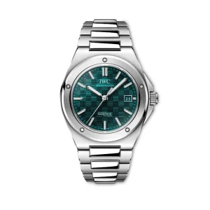 Reloj de lujo IWC Ingenieur Automatic 40 con esfera verde texturizada en patrón de cuadrícula, caja de acero y brazalete integrado.