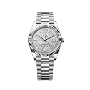 Reloj de lujo Rolex Day-Date en oro blanco con esfera de meteorito, índices de diamantes corte baguette y brazalete President.