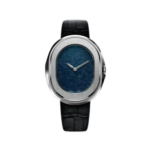 Reloj de vestir Serica con caja elíptica de acero satinado, esfera azul texturizada estilo lino sin índices y correa de piel negra.