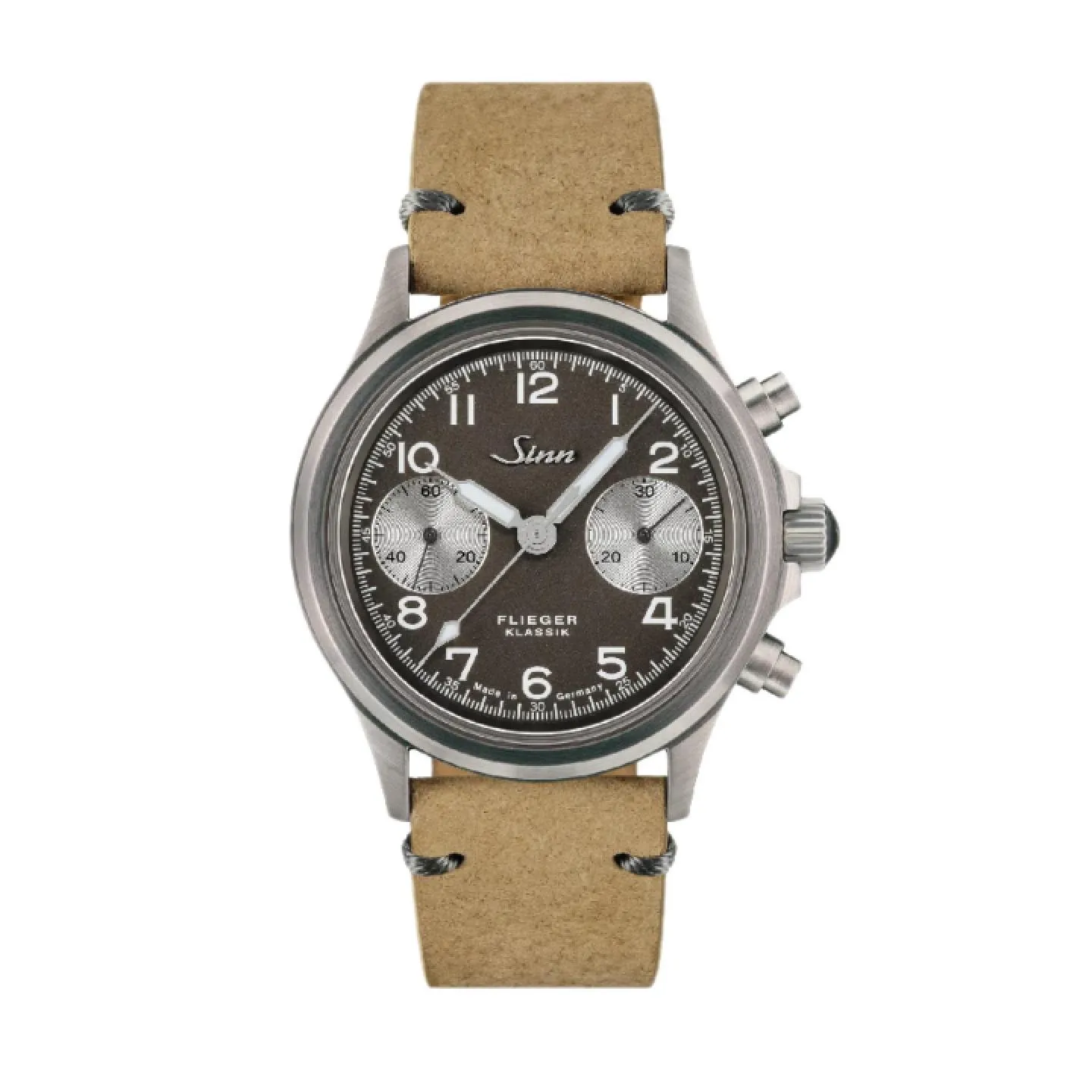 Reloj cronógrafo Sinn Flieger Klassik con esfera granulada marrón oscuro, dos subesferas plateadas, números arábigos y correa de ante marrón claro.