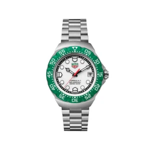 Reloj TAG Heuer Formula 1 Solargraph con esfera blanca, bisel giratorio de aluminio verde vibrante, aguja de segundos roja y brazalete de acero.